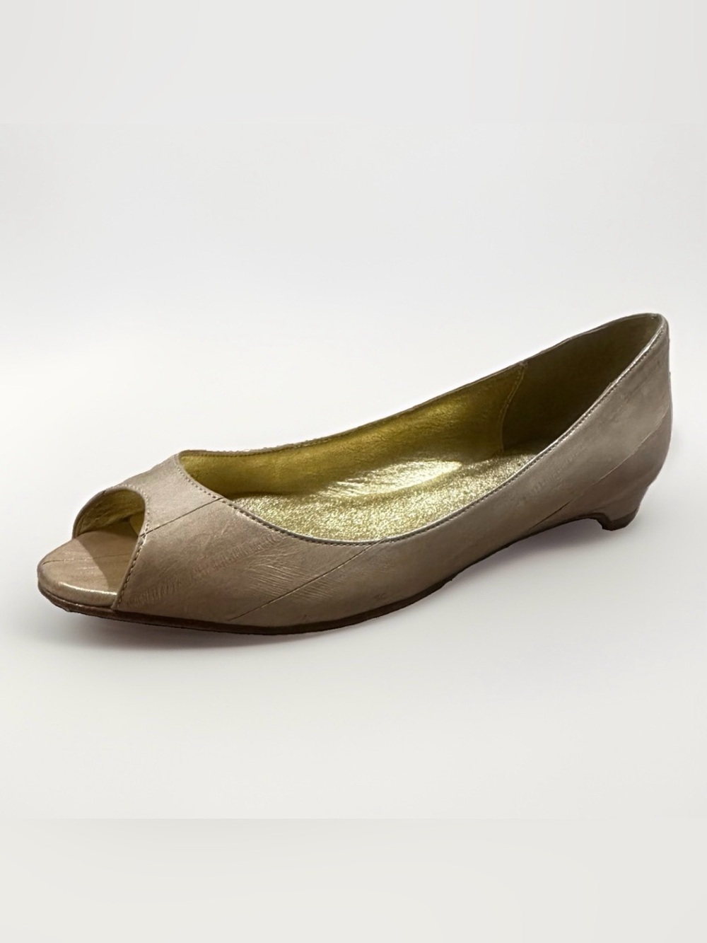 Pelle Moda Women’s Leather Metallic Gold Evening Sandals Flats Peep Toe Size 8.5